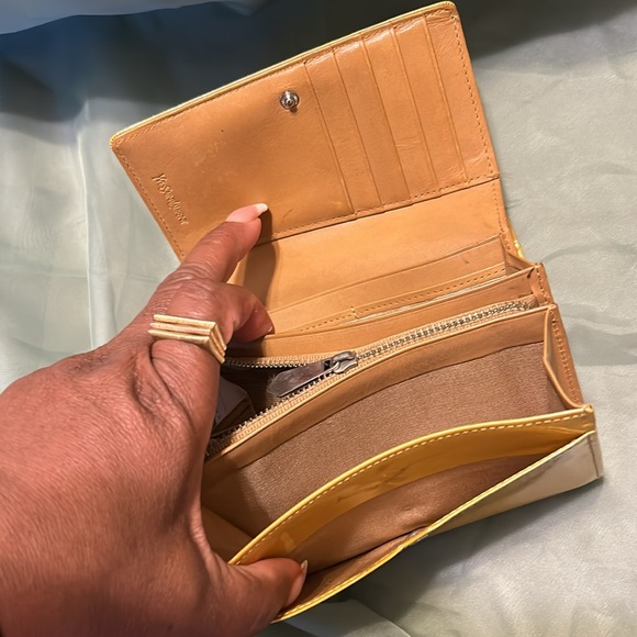 YSL Patent BI-Fold Wallet - Picture 9 of 9